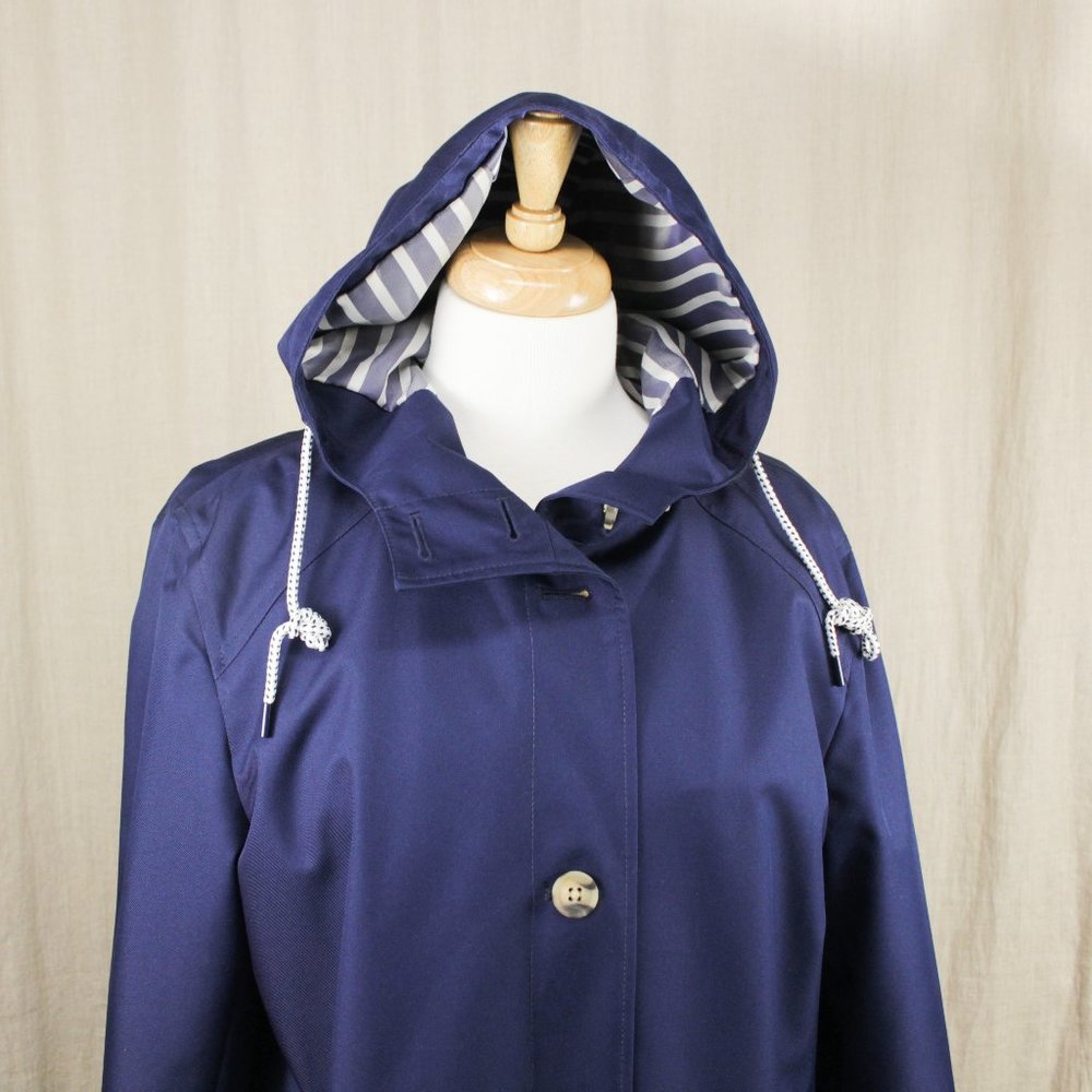 Lands End Deep Blue Spring Rain Jacket with hood MP EUC